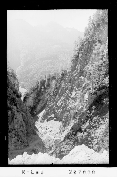 [Schnanner Klamm gegen Hohen Riffler / Tirol]