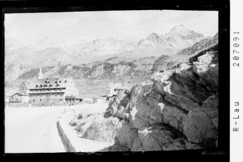 [Hospiz in St.Christoph am Arlberg gegen Trittkopf und Valluga]