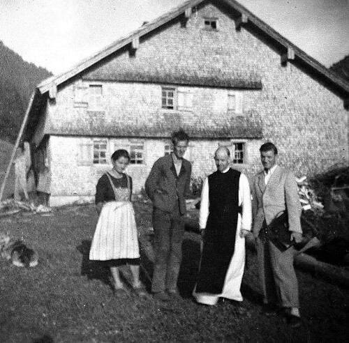 Vorderansicht Alphütte Oberer Sattel