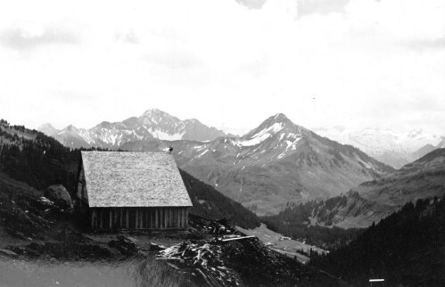 Alphütte Ragaz mit Zitterklapfen und Zafernhorn