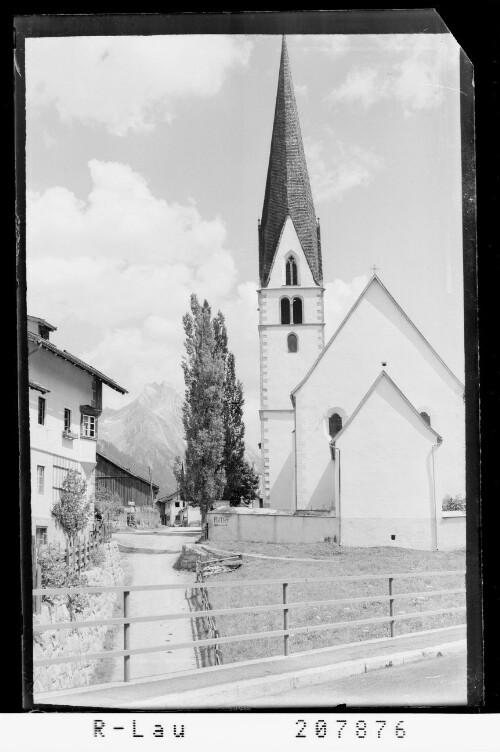 [Pfarrkirche Pettneu mit Blick zur Eisenspitze]