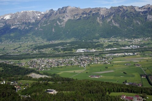 [Liechtenstein - Rugell; Schweiz - Furgglenfirst]