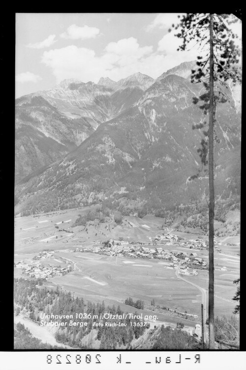 Umhausen 1036 m im Ötztal / Tirol gegen Stubaier Berge