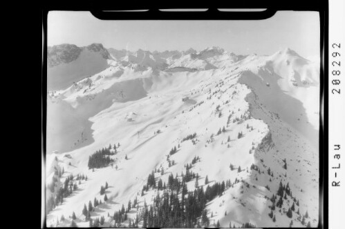 Skigebiet der Reuttener Bergbahn mit Skilifttrasse (Höfen Alm) 1600 - 1900 m