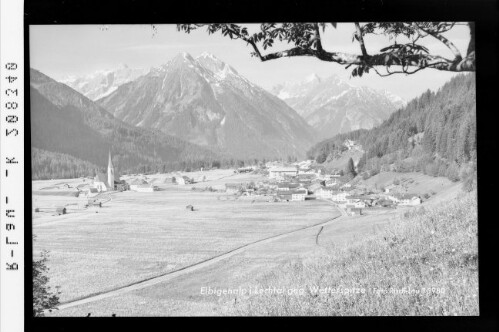 Elbigenalp im Lechtal gegen Wetterspitze