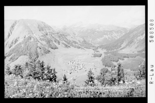 Berwang in Tirol 1336 m mit Köhig, Knittelkarspitze und Lechtaler Alpen : [Blick auf Berwang, Hönig und Knittelkarspitze, Lechtaler Alpen]