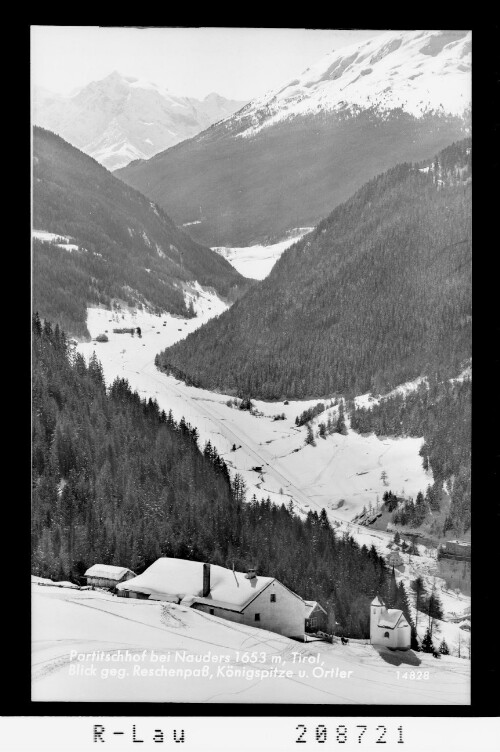 Partitschhof bei Nauders 1653 m, Tirol, Blick gegen Reschenpass, Königspitze und Ortler : [Parditscher Hof mit Blick zum Ortler]