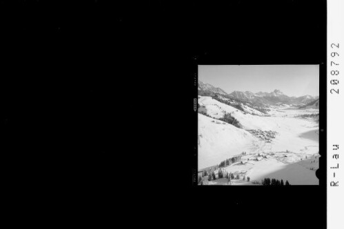 Zöblen, Tannheimer Tal mit Gimoel 2176 m und Rote Fluh 2111 m : [Blick und Zöblen mit Gimpel und Rote Flüh / Tannheimertal Tirol]