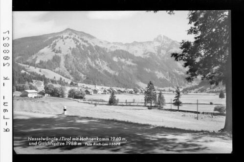 Nesselwängle, Tirol mit Hahnenkamm 1940 m, und Gaichtspitze 1988 m