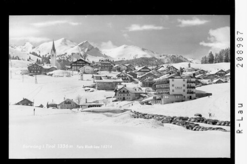 Berwang in Tirol 1336 m : [Berwang mit Blick in die Liegfeistgruppe]