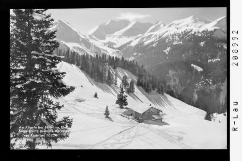 Am Kögele bei Berwang, Tirol, Kögelehütte gegen Liegfeistgruppe