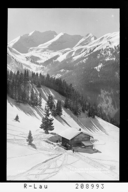 Am Kögele bei Berwang, Tirol, Kögelehütte gegen Liegfeistgruppe