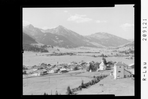 [Grän im Tannheimertal gegen Schnurschrofen / Ronenspitze und Wannenjoch / Tirol]