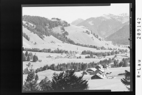 [Schattwald im Tannheimertal gegen Krinnenspitze und Litnisschrofen / Tirol]