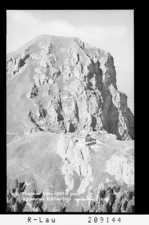 Pfrontner Hütte 1800 m gegen Aggenstein 1987 m / Tirol : [Pfrontner Hütte in der Tannheimergruppe]