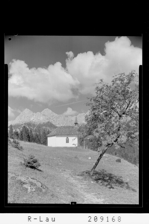 [Motiv im Tannheimertal / Tirol - Kapelle mit Blick zur Roten Flüh und Gimpel]