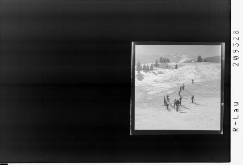 Zöblen im Tannheimertal / Tirol, Schischule : [Skikurs bei Zöblen im Tannheimertal / Blick zur Ronenspitze]