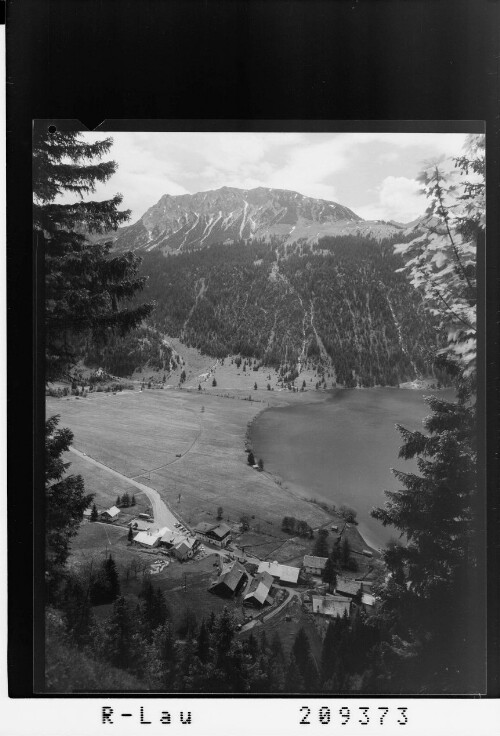 Haller am Haldensee Tannheimertal / Tirol : [Blick auf Haller am Haldensee mit Krinnenspitze]