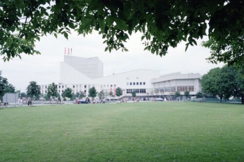 Kirchschläger Besuch, Kirchliche Weihe, Festspielhaus