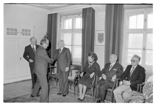 Ehrungen und Titel durch Landeshauptmann an Dr. Josef Gohm (Goldenes Ehrenzeichen), Josef Lins (Silbernes Ehrenzeichen), Elisabeth Winkler (Regierungsrat), Schwester Margit Muther (Goldenes Verdienstzeichen), Dr. Leopold Felbermayer (Medizinalrat), Dr. Siegfried Ausserer (Medizinalrat), Eustach Agerer (Hofrat)