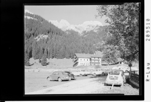 [Gasthof-Cafe Berghof bei Nesselwängle im Tannheimertal gegen Kleinen Gimpel und Kellenspitze / Tirol]