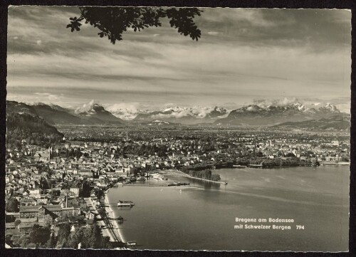 Bregenz am Bodensee mit Schweizer Bergen