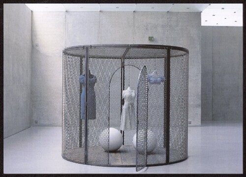 [Kunsthaus Bregenz] : [Louise Bourgeois Zeichnungen und Skulpturen  Cell XXV (The View of the World of the jealows Wife)  2001 courtesy Cheim & Read, NY Installationsansicht 3. Obergeschoss Kunsthaus Bregenz, 2002 VBK/Wien, 2002 ...]