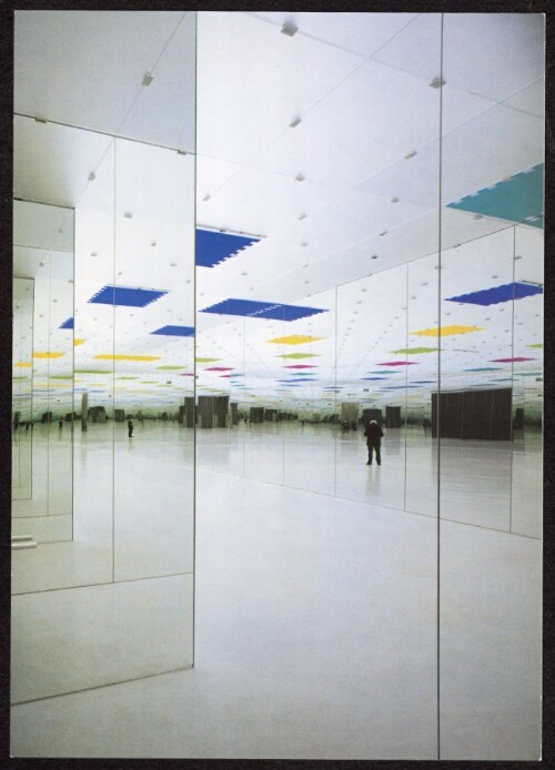 [Kunsthaus Bregenz] : [Daniel Buren Photo-Souvenir  Les Couleurs Traversées  Arbeiten vor Ort Installationsansicht 3. Obergeschoss Kunsthaus Bregenz, 2001 ...]