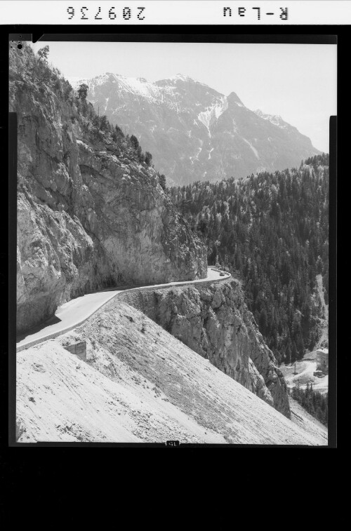 Gaichtpass / Tirol : [Gaichtpaßstrasse mit Blick zur Schwarzhanskarspitze]