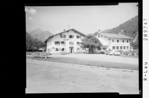 [Gasthaus Post in Bach im Lechtal gegen Peischelspitze / Tirol]