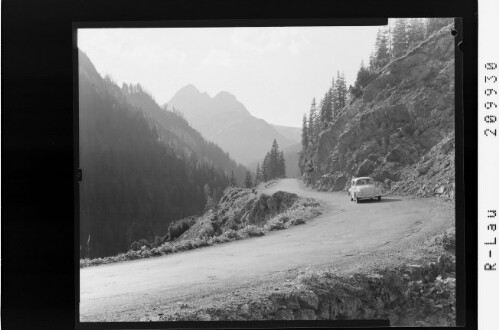 [Strasse zwischen Steeg und Warth mit Karhorn / Tirol]