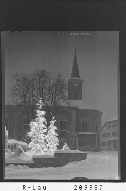 Alberschwende, Bregenzerwald : [Kirchplatz und Pfarrkirche mit Weihnachtsbeleuchtung]