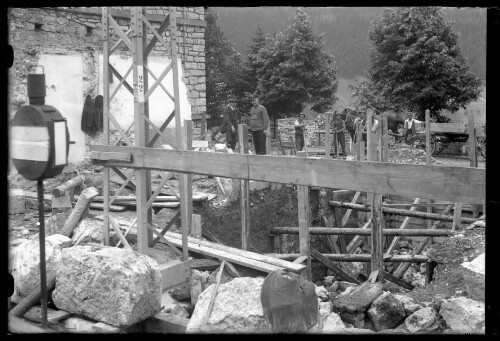 [Erweiterung des Aufnahmegebäudes im Bahnhof Dalaas (Westseite); Aushubarbeiten]