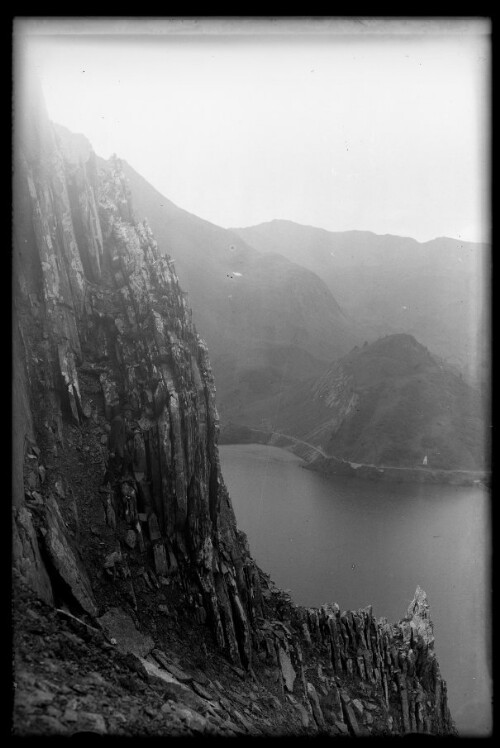 [Bahnmeister Wilhelm Purtscher beim Aufstieg zur Goppelspitze (2371 m) [2]]