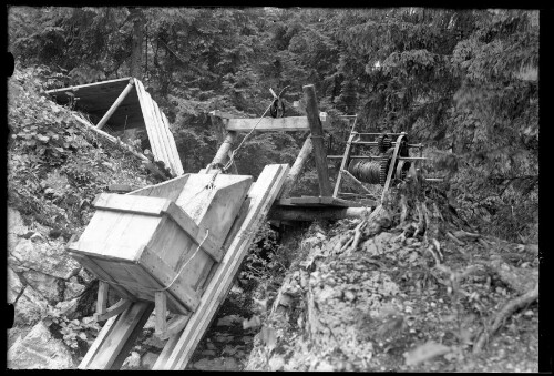 [Herstellung einer Schneerückhaltemauer oberhalb der Ortschaft Langen am Arlberg [4]]