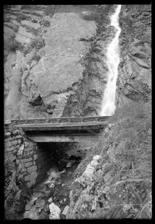 [Aufnahme eines Brückendurchlass]