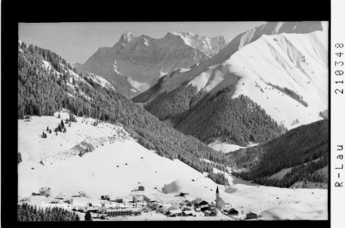Berwang, Tirol : [Berwang mit Blick zur Zugspitze]