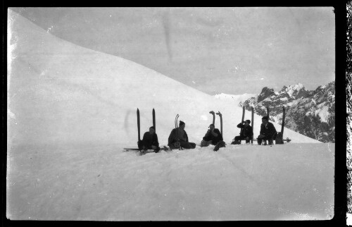 [Wilhelm Purtscher sowie vier weitere Personen auf einer Skitour [6]]