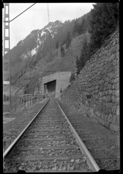 [Aufnahme vom  Kleinen Lawinendach  zwischen Langen am Arlberg und Wald am Arlberg im km 112,7 [2]]