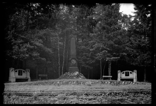 [Aufnahme des Julius Lott Denkmals in St. Anton am Arlberg]