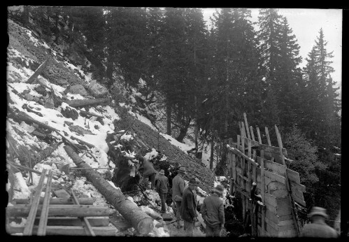 [Herstellung einer Schneerückhaltemauer oberhalb der Ortschaft Langen am Arlberg [5]]