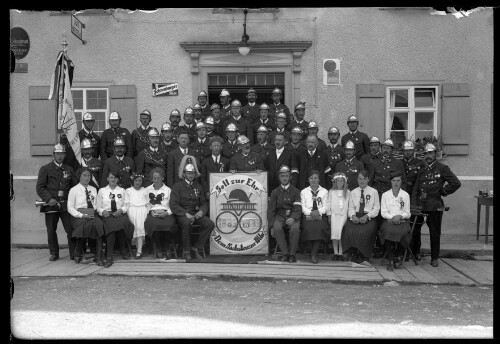 [Aufnahme der Ortsfeuerwehr Dalaas vor dem Gasthof zur Post [3]]