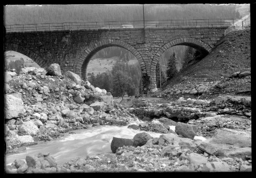 [Bestandsaufnahme der Schäden an der Radonatobelbrücke zwischen Wald am Arlberg und Dalaas im km 118,3 infolge eines Murganges [6]]