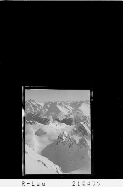 [Ausschnitt aus dem Valluga - Panorama / Blick von der Valluga zum Patteriol und in die Silvretta]