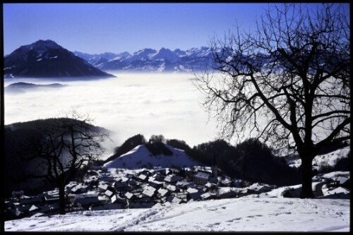 [Fraxern, Talnebel im Blick vom Sportplatz]