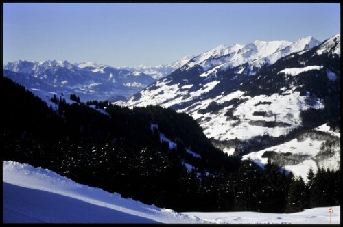 [Sonntag, Winterpanorama am Winterweg Partnom]