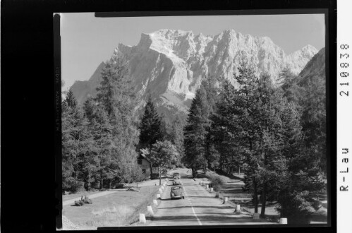 Fernpaßstrasse gegen Zugspitze 2968 m : [Fernpaßstrasse gegen Wetterstein Gebirge]