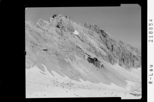 [Schneeferner mit Schneefernerhaus und Zugspitze]