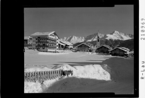 [Serfaus im Oberinntal mit Blick zum Glockturmkamm / Tirol]
