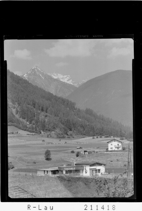 [Cafe Krismer bei Arzl im Pitztal mit Blick zum Bergwerkskopf Tirol]